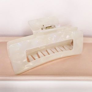PARK AND BUZZ Jumbo 5” Eco Acetate Hair Claw Clip - Milky Iridescent